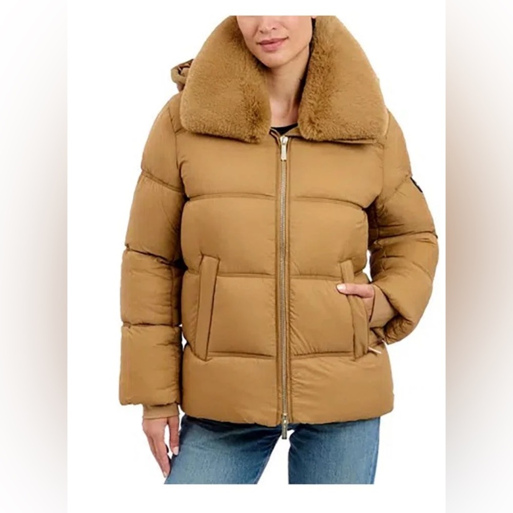 Michael Kors
Women's Faux-Fur-Collar Hooded Puffer Coat size L new no tags